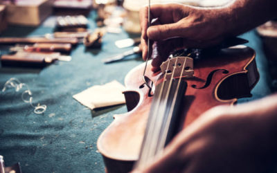 DANS L’ATELIER DU LUTHIER