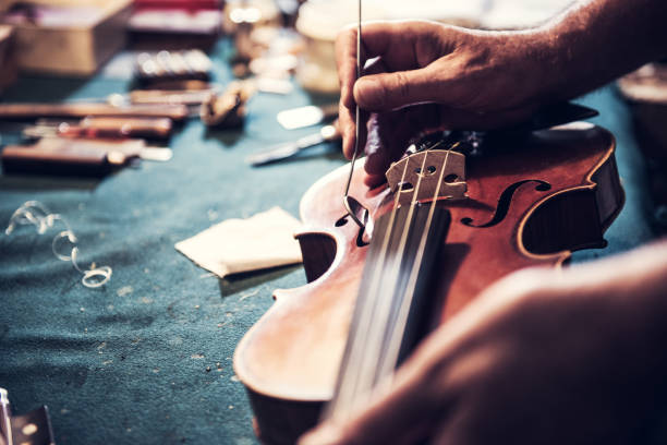 DANS L’ATELIER DU LUTHIER